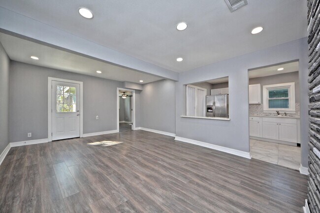 Building Photo - 3834 Rosedale St