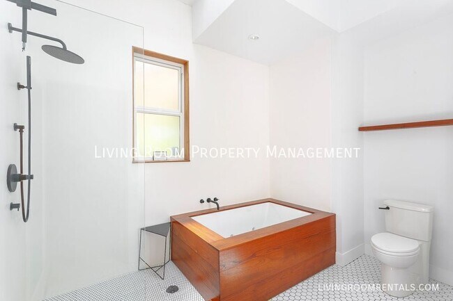 Building Photo - 8616 N Swenson-