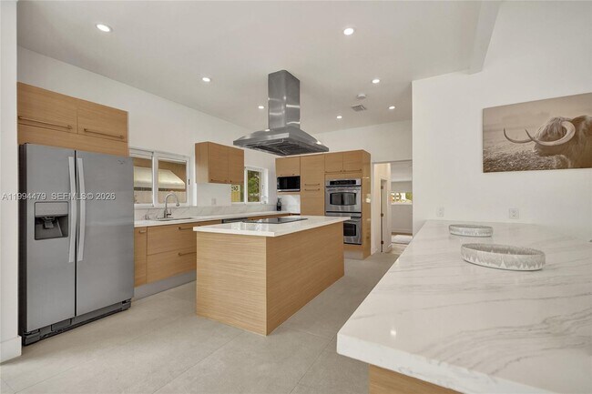 Building Photo - 12478 N Bayshore Dr