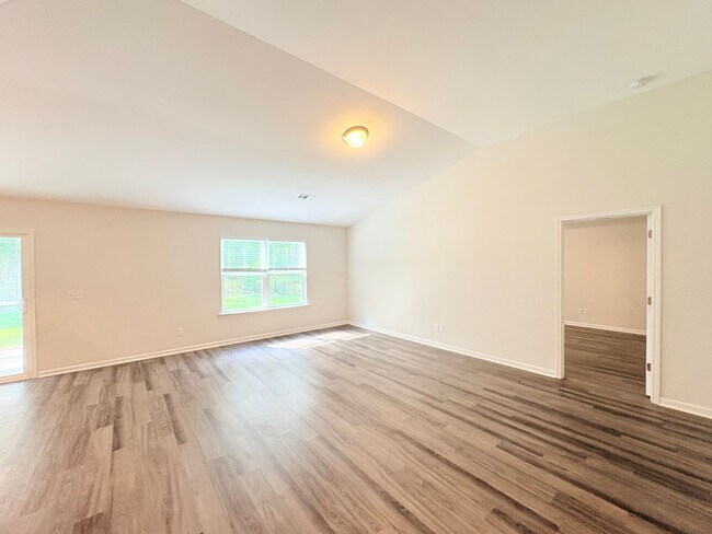 Building Photo - Welcome To Heritage New River Side