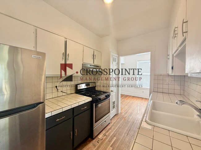 Building Photo - Tour Today! 2 Bedroom 1 Bathroom Upstairs Unit!