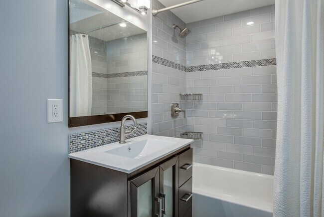 Building Photo - 32 Cherokee St