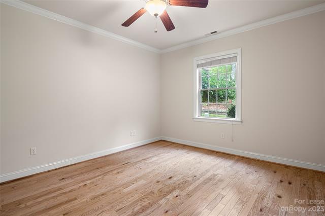 Building Photo - 8 Trafalgar Cir