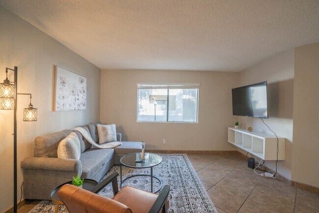 Building Photo - 8570 E McDowell Rd