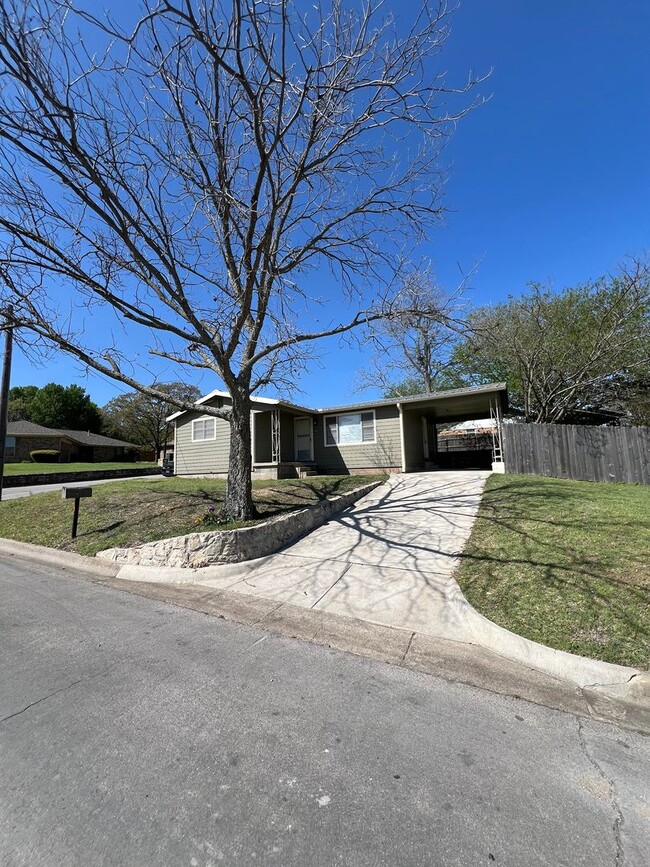 Building Photo - 1106 Foster Ln