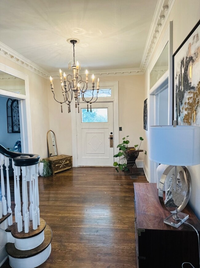 Building Photo - 2481 E Cloverdale Prk