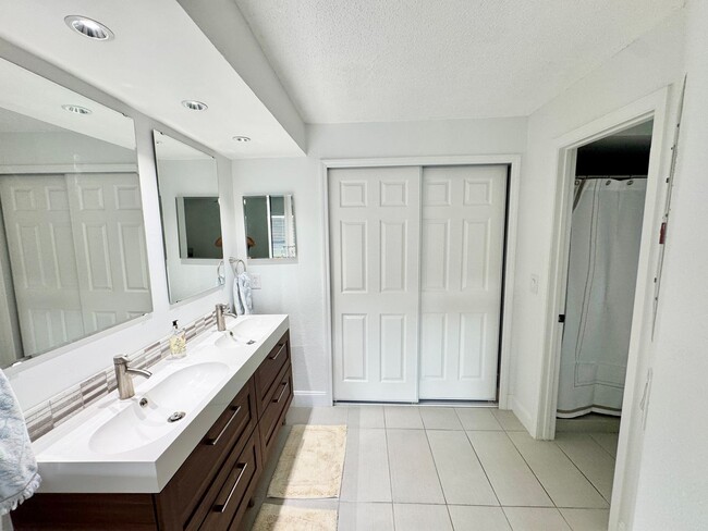 Building Photo - Dr. Phillips 3 Bed 2 Bath For Rent at soug...