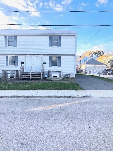 Building Photo - 60 Ivy St