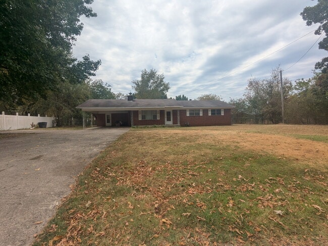 Building Photo - 605 Bayless St