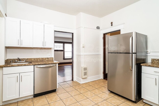 Building Photo - 1319 S 6th Ave