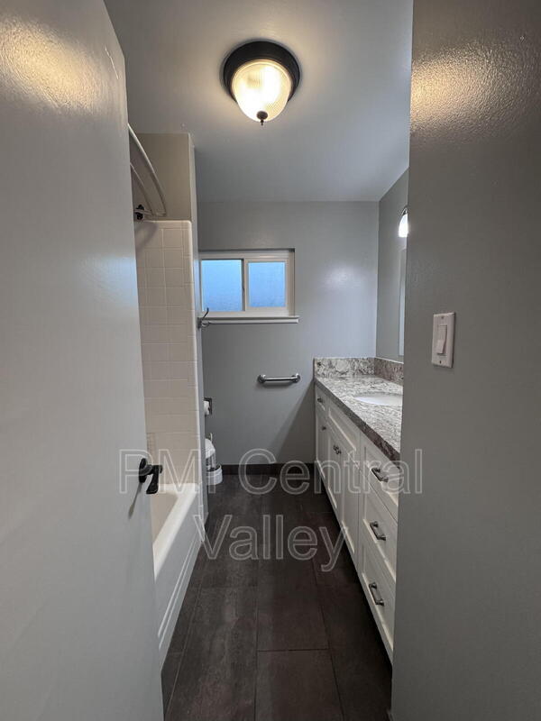 Building Photo - 1314 Carolyn Ave