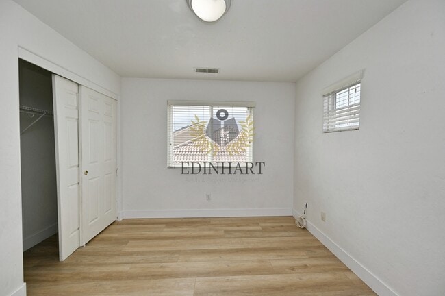 Building Photo - 6083 E Andrews Ave