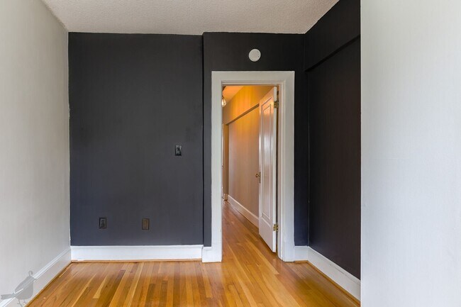 Building Photo - 1125 Maryland Ave NE