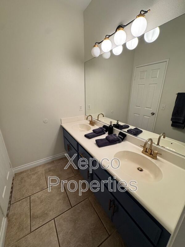 Building Photo - 80746 Diamondback Trail