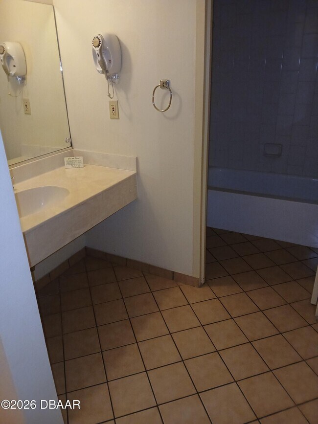 Building Photo - 1909 S Atlantic Ave