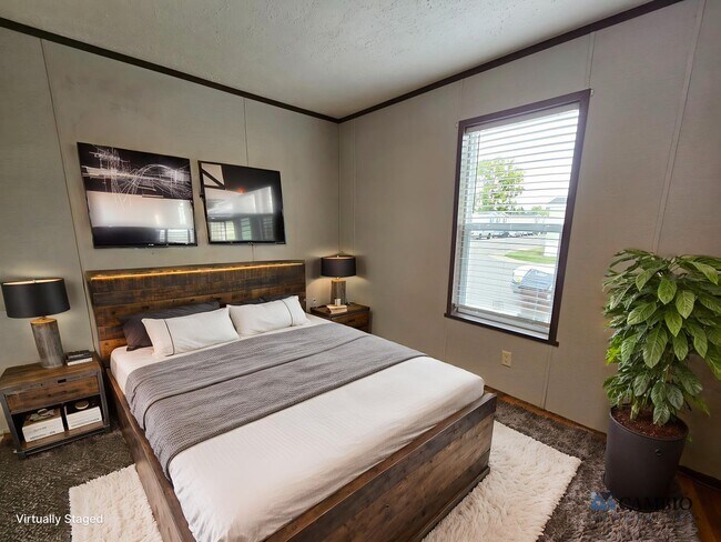 Building Photo - 122 Elm