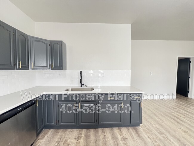 Building Photo - 908 NW 95th St