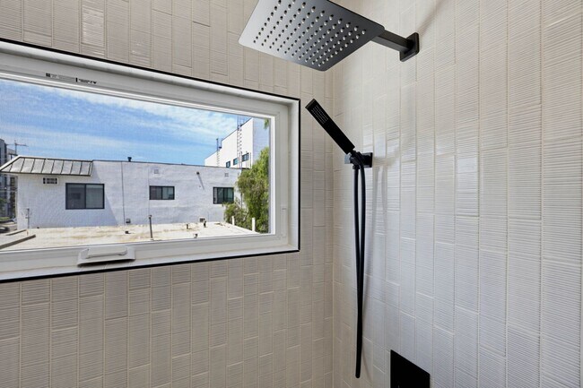 Building Photo - 426-426 Arbor Dr