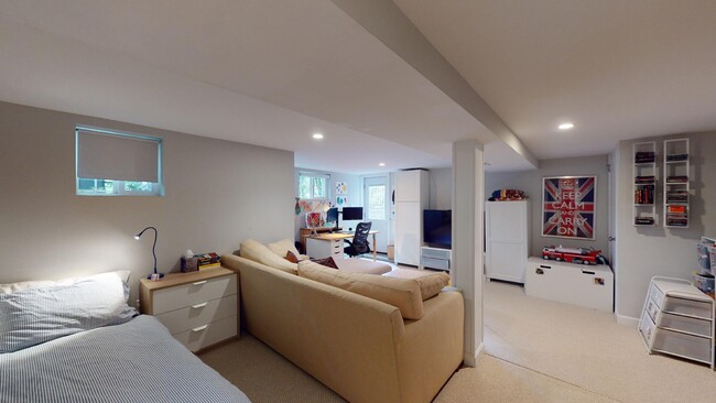 Building Photo - 1700 D St SE