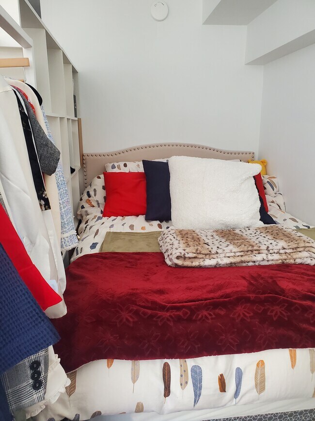 Building Photo - 139 E 33rd St