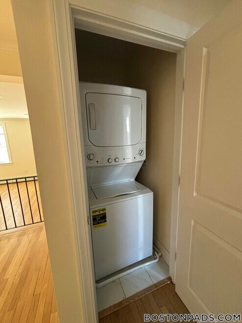 Building Photo - 37 Auburn St