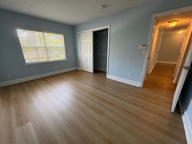 Building Photo - Move In Special! Coastal Creek Upstairs 2/...