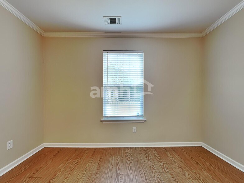 Building Photo - 412 Flint Dr