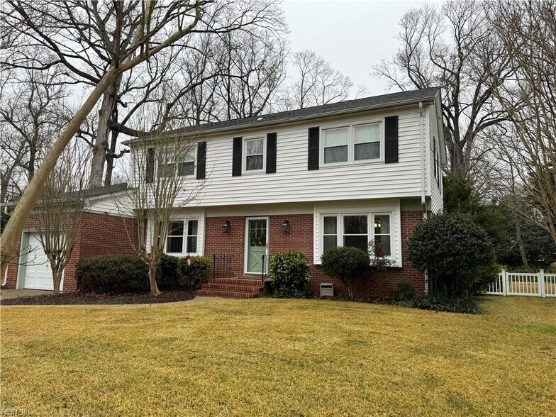 Primary Photo - 3716 S Queensgrove Cir