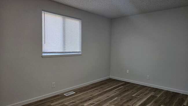 Building Photo - Roxbury Duplex