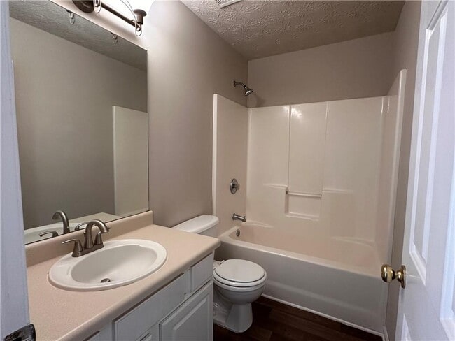 Building Photo - 305 Hulan Way