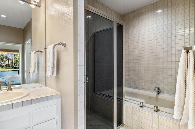 Building Photo - 142 Lakeshore Dr