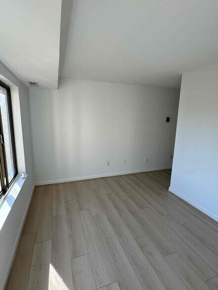 Building Photo - 3101 S Manchester St