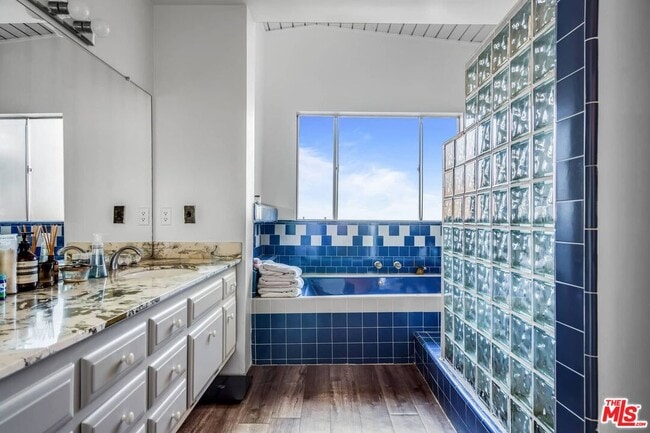Building Photo - 2436 Arbutus Dr