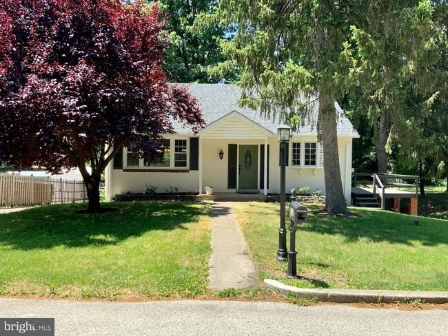 Primary Photo - 437 Eastburn Rd