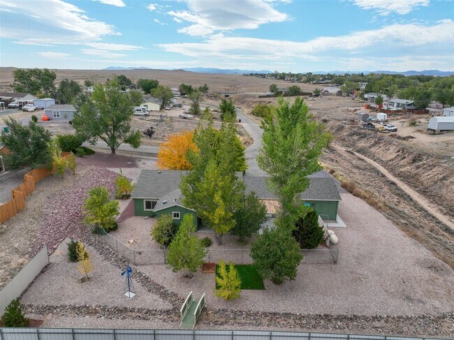 Building Photo - 3 bedroom 2 bathroom ranch style home in C...