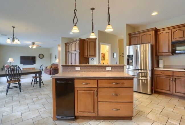 Building Photo - Luxury 5-Bedroom Home for Rent – $4,500/Month + Utilities
