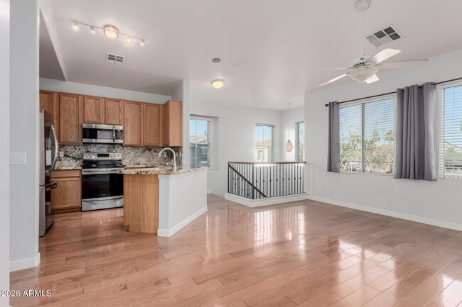 Building Photo - 144 W Campbell Ct