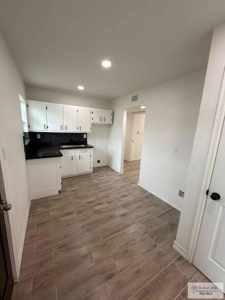 Building Photo - 203 McGregor St