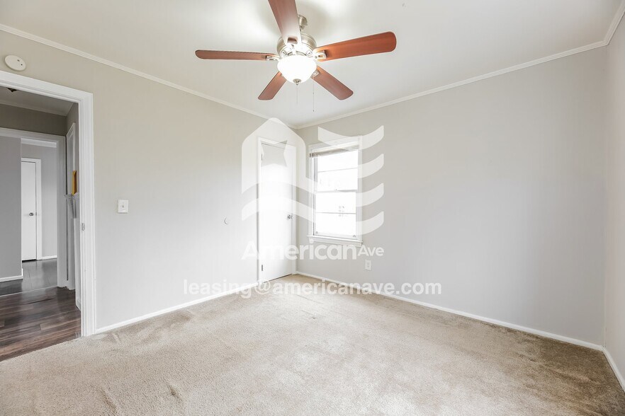 Building Photo - 409 Emma St