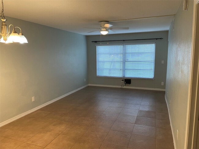 Building Photo - 7837 Golf Cir Dr