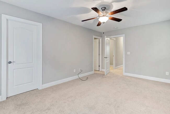 Building Photo - MOVE IN READY! – Gorgeous 4BR/4BA Townhome in Villages of Apex, 1 mile to DT Apex!