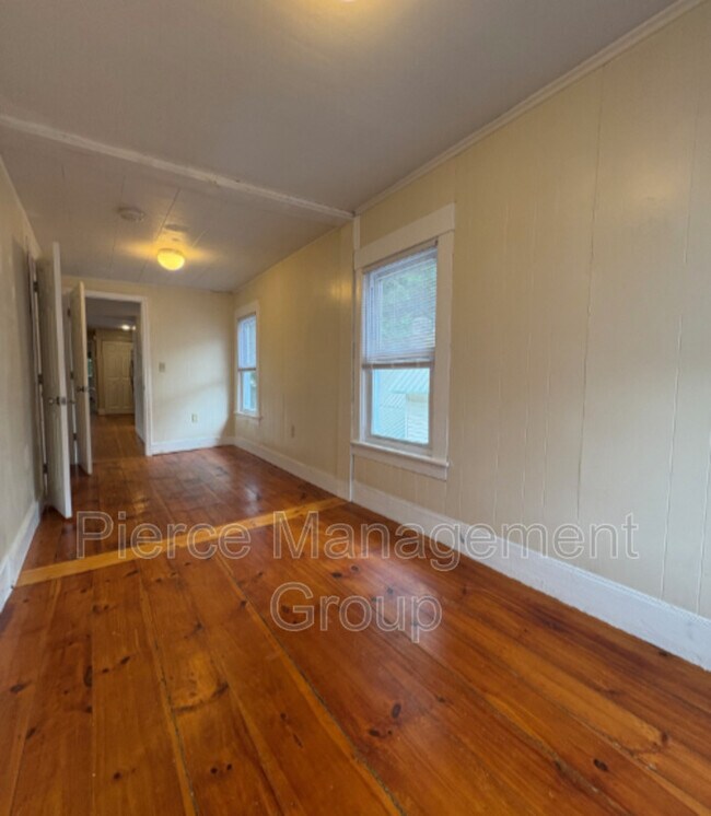 Building Photo - 11 1/2 Perkins Court