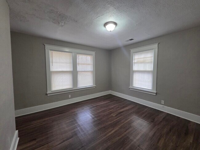 Building Photo - 3554 Faxon Ave