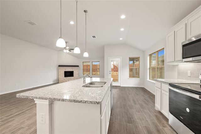 Building Photo - 635 Frio Ln