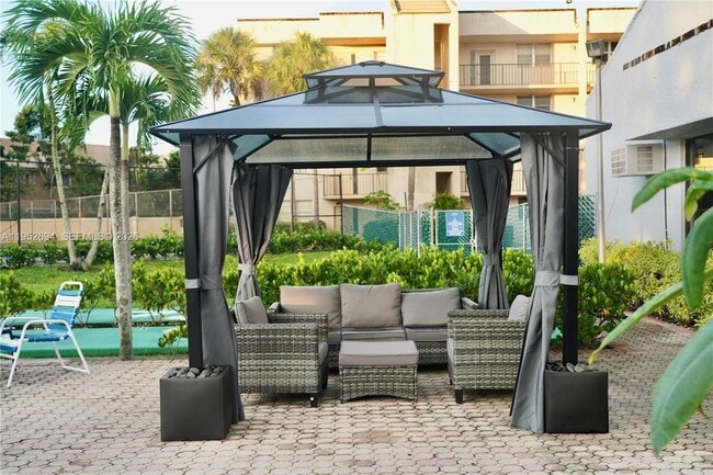 Building Photo - 2541 Aragon Blvd