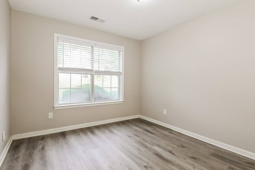 Building Photo - 10990 Knotty Pine Pl