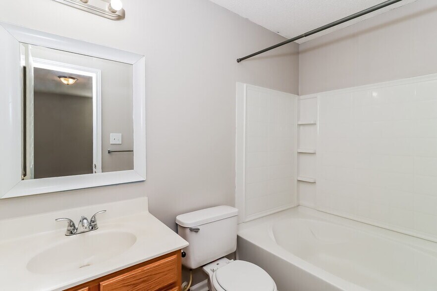 Building Photo - 15123 De Havilland Dr