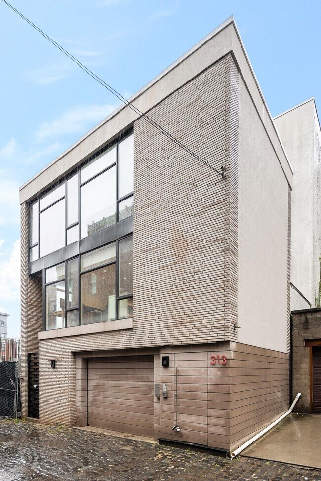 Building Photo - 313 Washington St