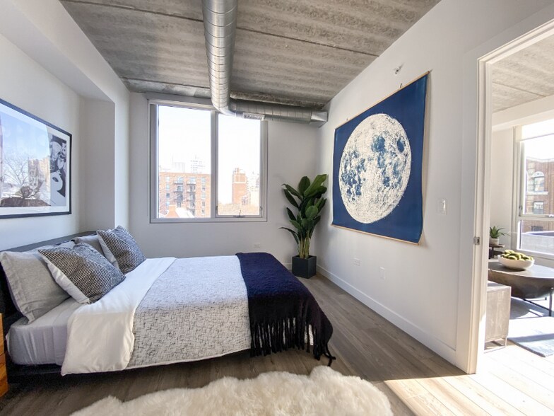 Building Photo - 750 W Sheridan Rd