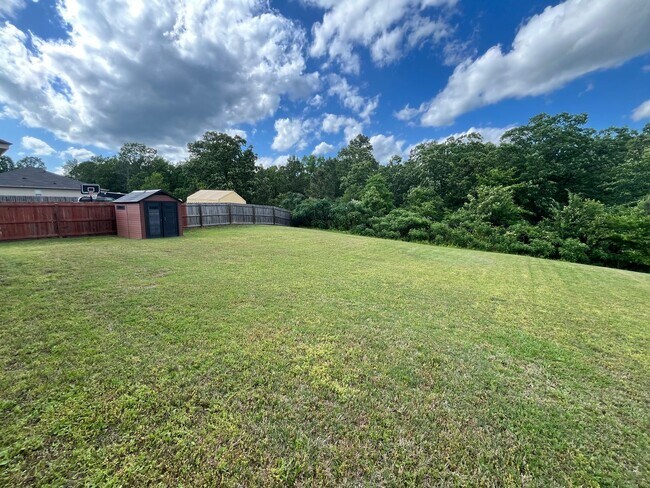 Building Photo - New Listing!